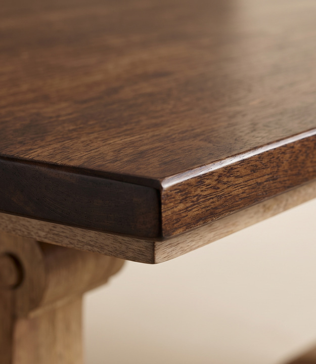 Close-up of the chamfered tabletop edge